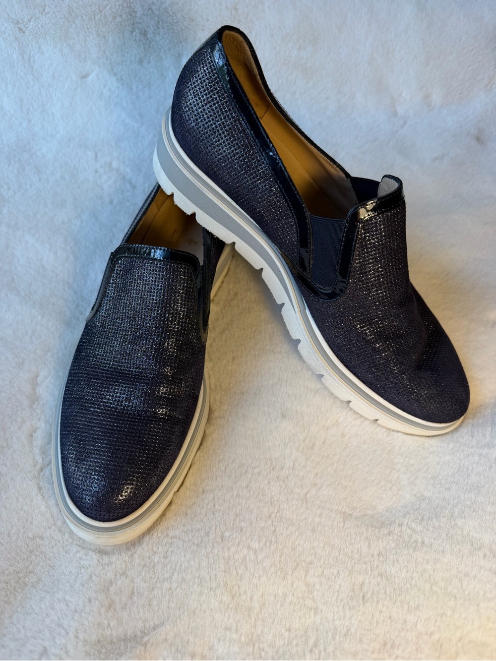 Women’s Navy Slip-On Casual Sneakers Size 8